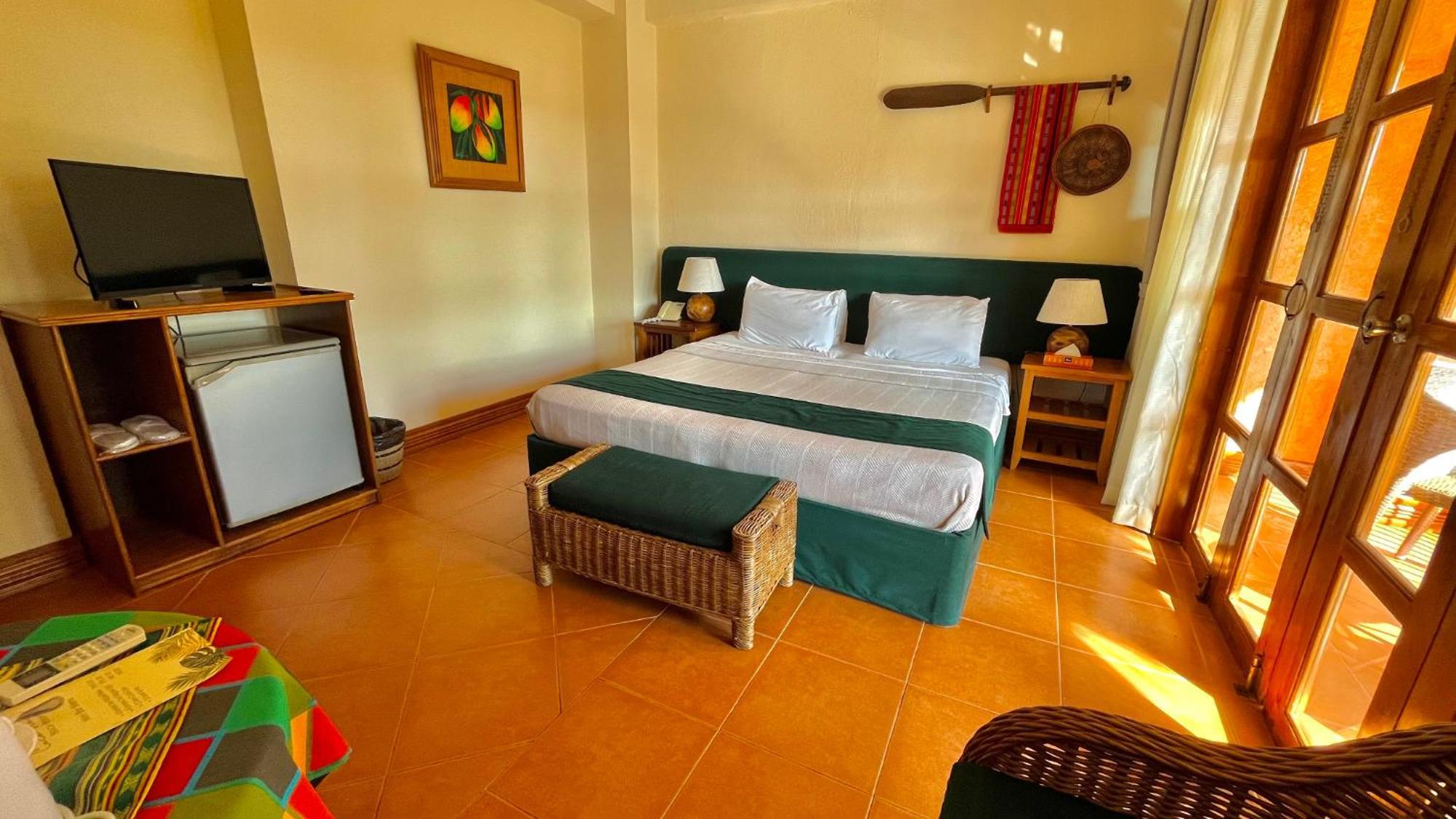 Coco Grove Beach Resort, Siquijor Island Room photo