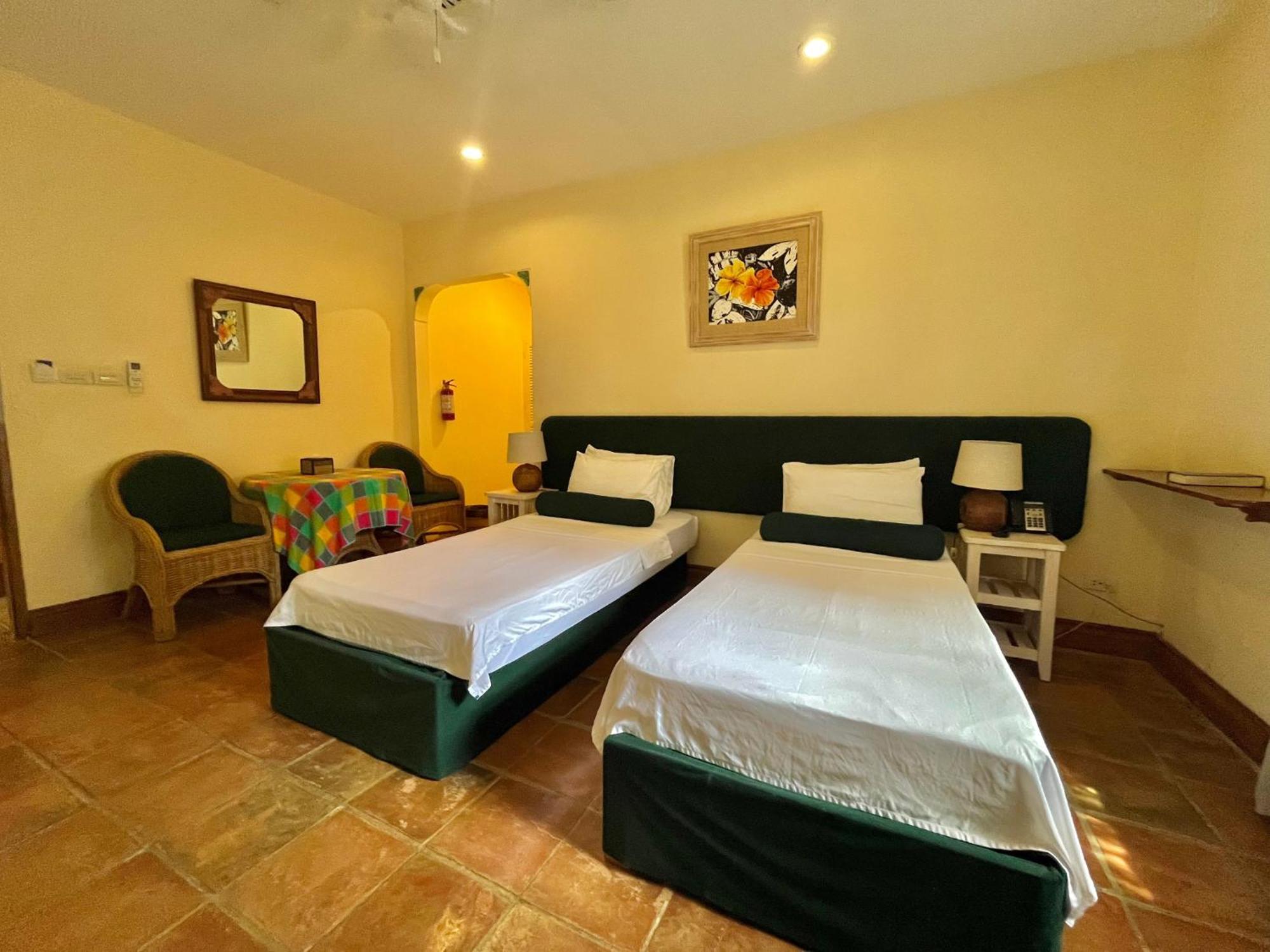 Coco Grove Beach Resort, Siquijor Island Room photo